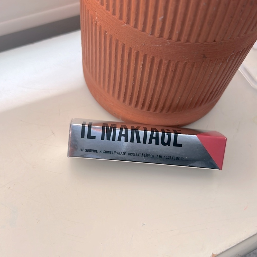 New! IL Makiage Hi-shine lip glaze Lip Service PDA 574 .23 FL OZ pink - Picture 2 of 5